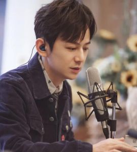 何炅工作照 何炅工作照